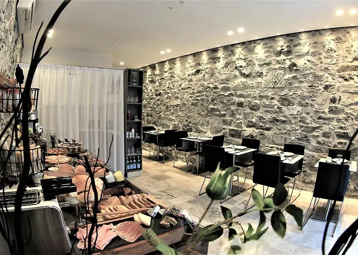 Oda ve Kahvaltı Marina - 4*