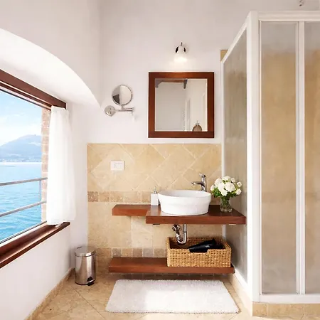 Marina - 4* Bellano